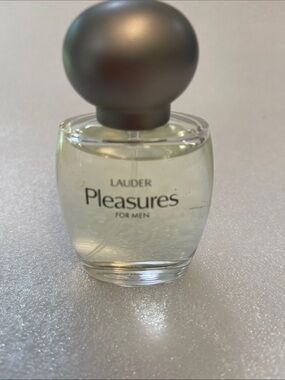 Estée Lauder Pleasures for Men Eau de Toilette - Clear/Light Yellow